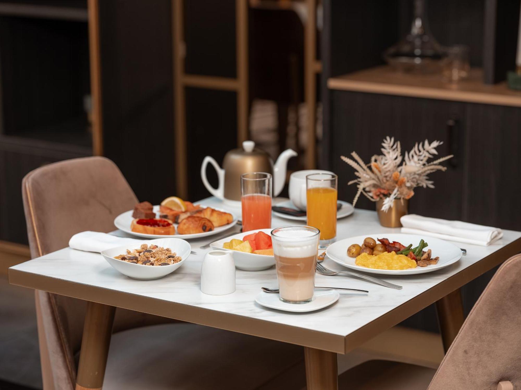 Niepce Paris, Curio Collection By Hilton Hotel Bagian luar foto